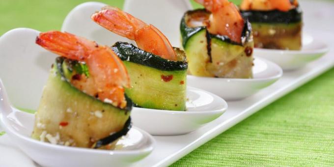 Zucchini rolls with shrimps