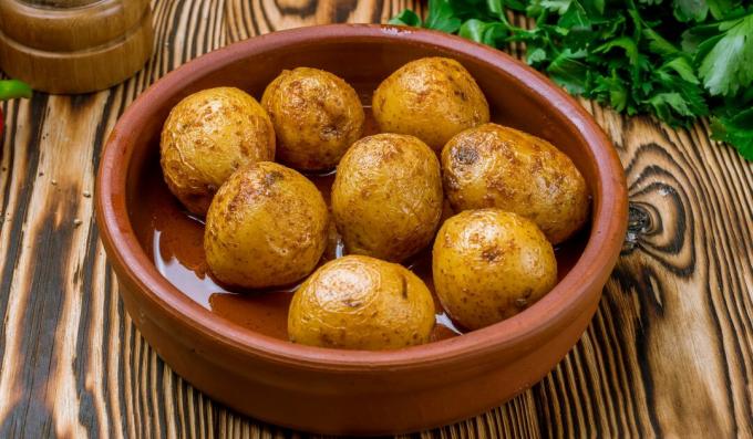 Microwave baked potatoes