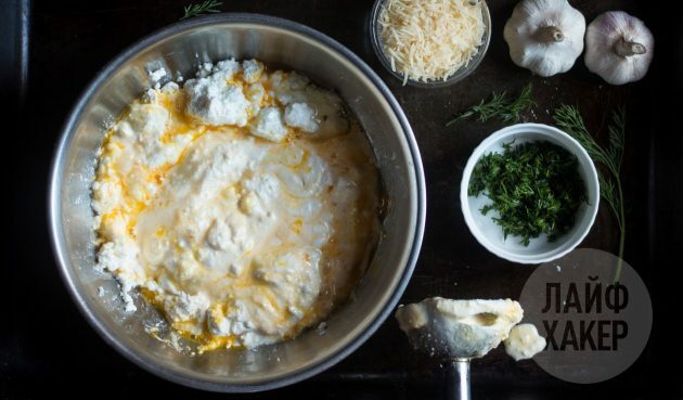 How to cook curd soufflé: beat eggs with curd