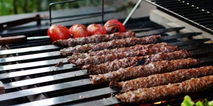 How to cook a kebab on the grill