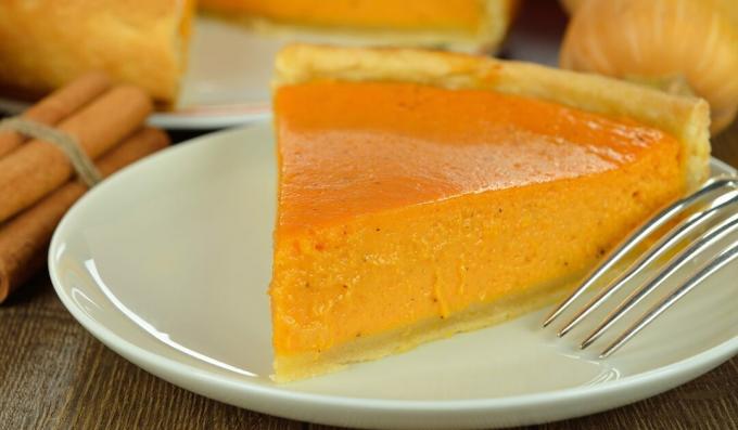 Pumpkin pie on shortcrust pastry