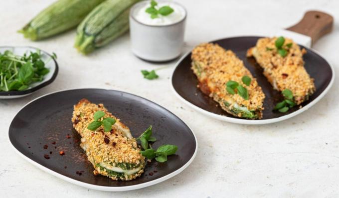 Crispy zucchini with cheese in the oven