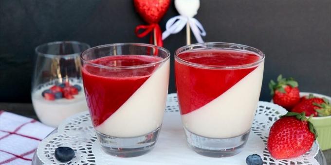 How to cook a panna cotta with yogurt and strawberry jelly