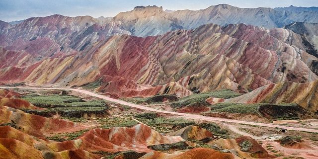 Asian territory knowingly attracts tourists: colored hills Zhangye Danxia National Geological Park, China