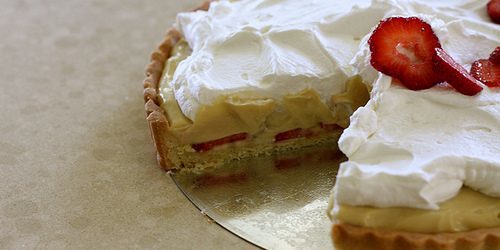 Cake with strawberries, bananas and cream with cream
