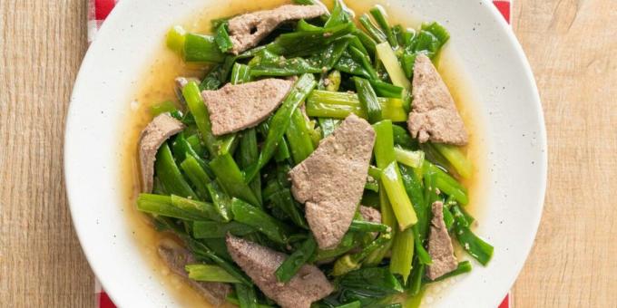 Fried pork liver with green onions