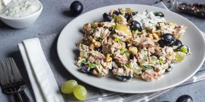 A simple salad recipe with grapes, tuna and nuts