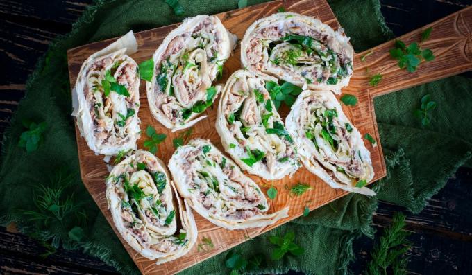 Simple pita rolls with canned fish