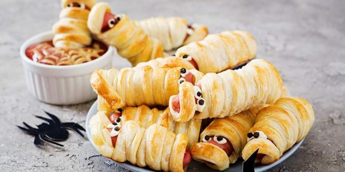 Mummy sausages in dough