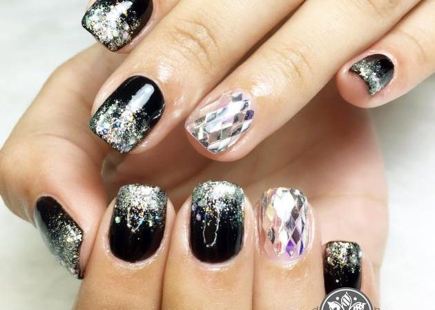 Manicure with glitter