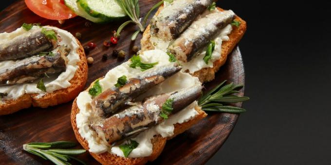 Sandwiches with sprats and ricotta