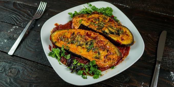 Baked eggplants with meat and cheese