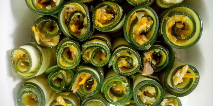 Rolls of zucchini with mushrooms and cheese