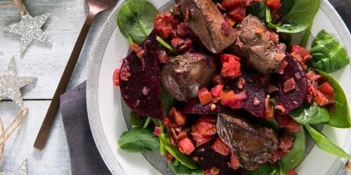 Warm salad with chicken liver, bacon and beetroot