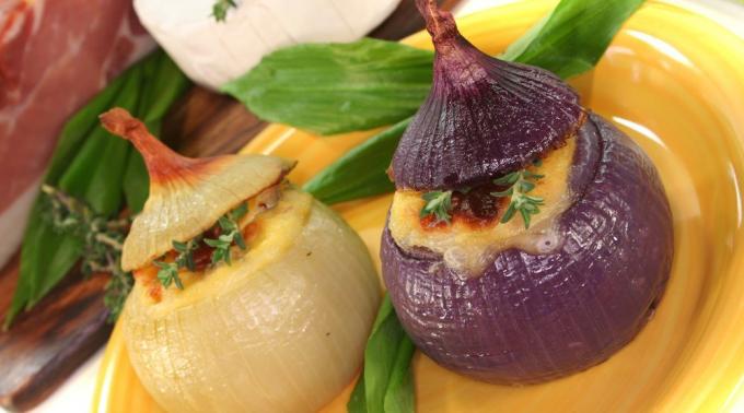 What to cook from the stuffing: Stuffed onions