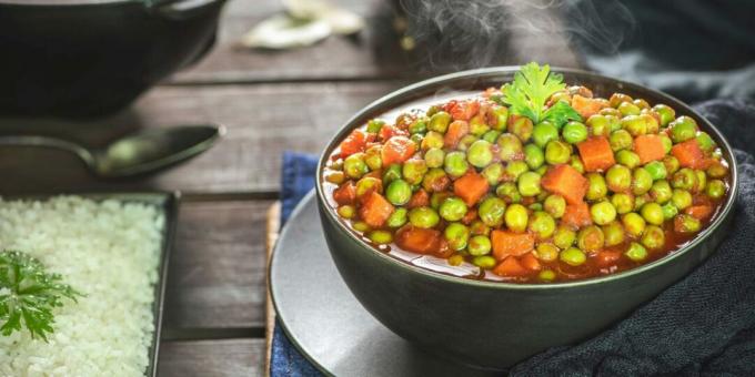 Vegetable stew of peas and carrots in oriental style