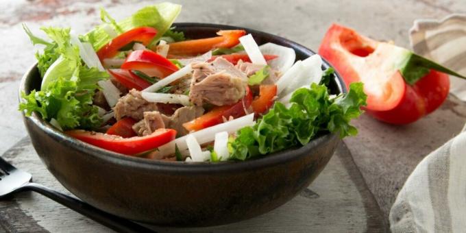 Salad with tuna and daikon