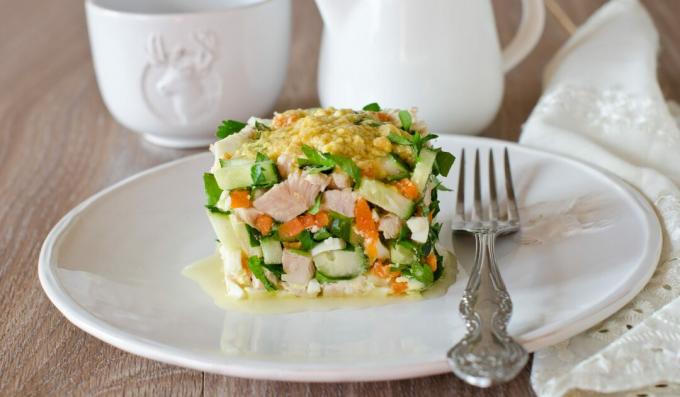 Salad with smoked chicken, cucumbers and eggs