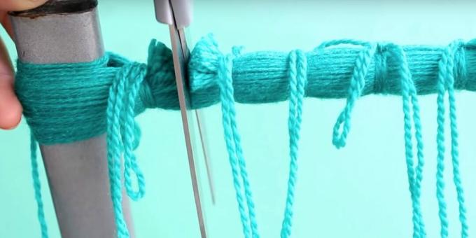 How to make a pompom: cut the threads