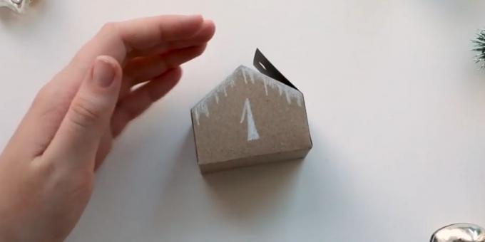 Advent calendar with your own hands: Fold all the sides up and glue the house