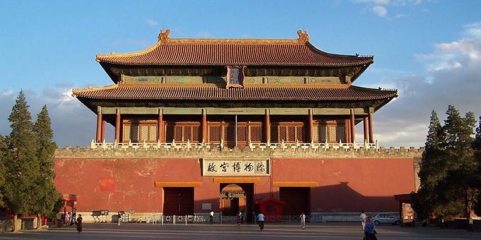 Asian territory is not in vain attract tourists: the Forbidden City, China