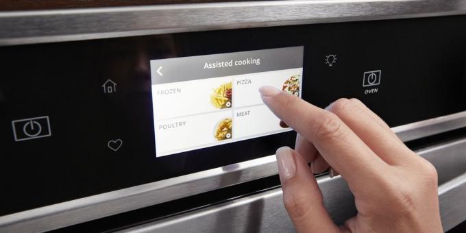 The exhibition CES-2019: Whirlpool Connected Hub Wall Oven