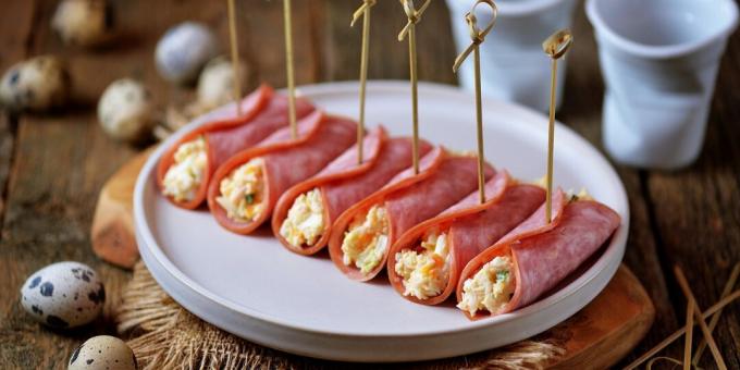 Ham rolls with cheese, eggs and carrots