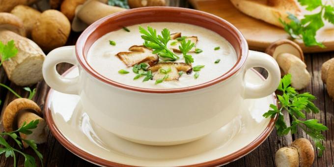 Mushroom cream soup with cauliflower