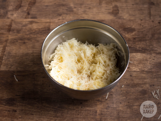 How to make potato quiche: chop potatoes