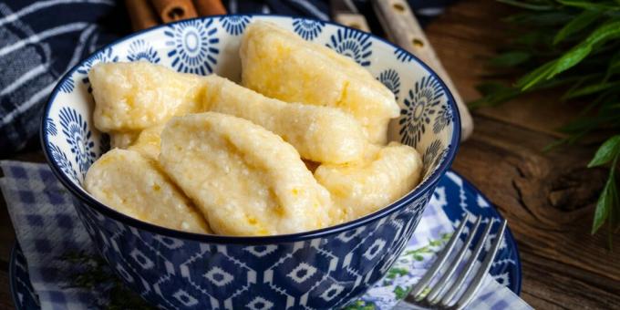 Lazy cottage cheese dumplings with oatmeal: a simple recipe