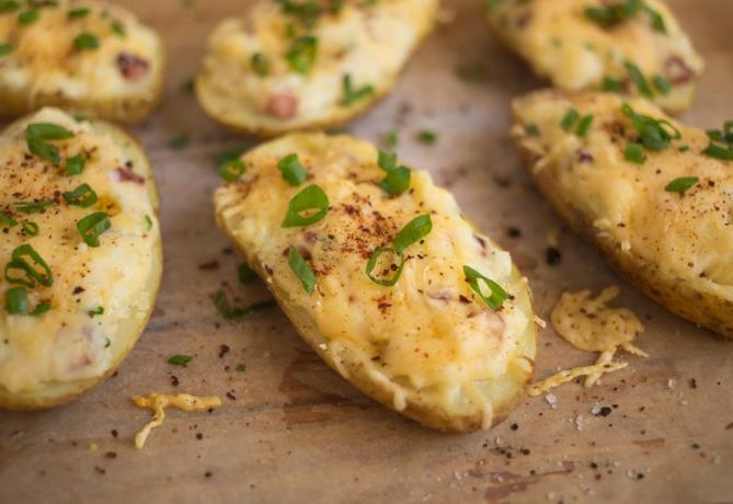 Stuffed potatoes: the finished dish