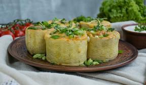 Stuffed zucchini with meat, rice and vegetables