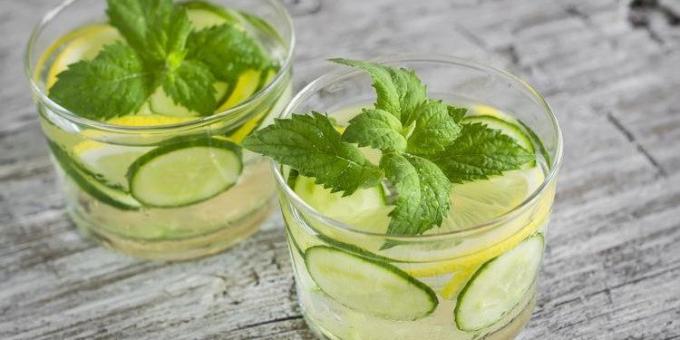 carbonated lemonade: cucumber lemonade