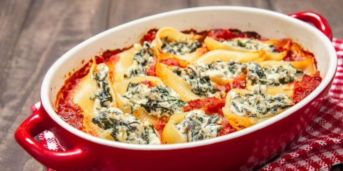 Stuffed Shell Pasta with Cheese, Spinach and Bacon