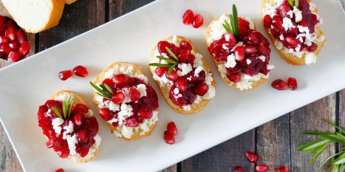 Sweet sandwiches with feta