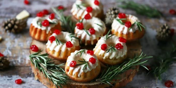 Holiday cupcakes with cranberries