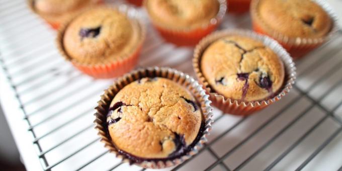 Blueberry muffins: recipe