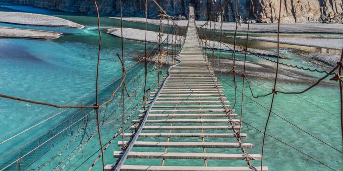 Scariest bridges: Hussaini suspension bridge