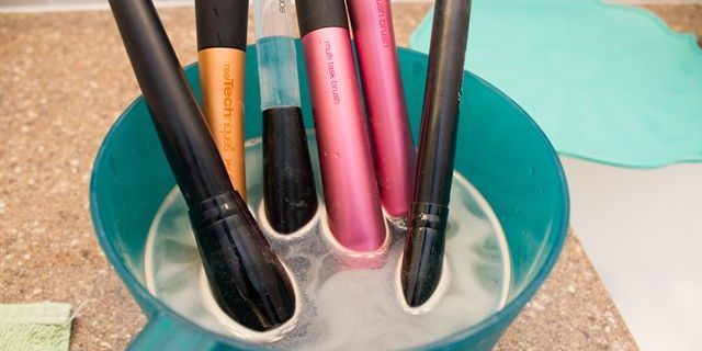 Beauty Secrets: washing brushes for makeup