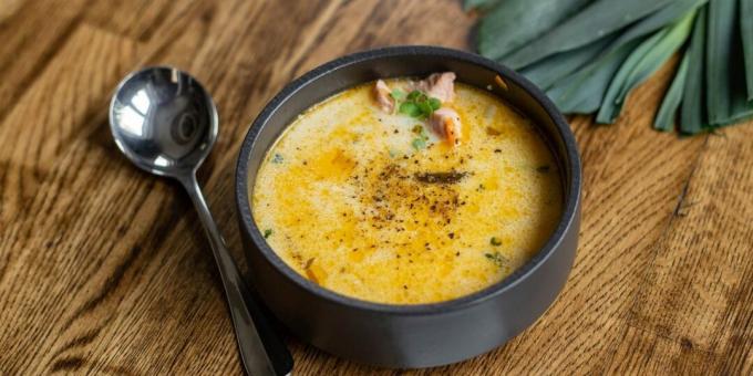 Cheese soup with canned fish