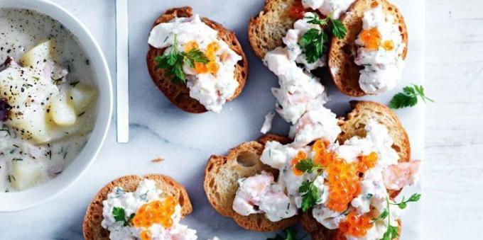 Sandwiches with red caviar and prawns