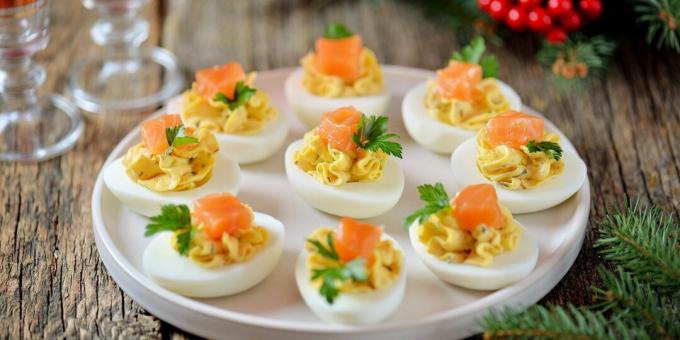 Stuffed eggs with red fish