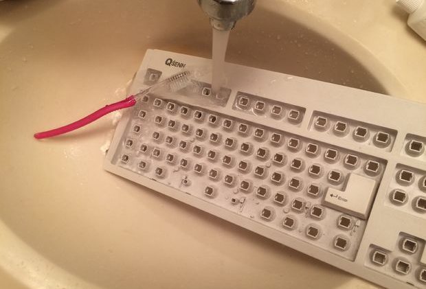 How to clean a keyboard brush