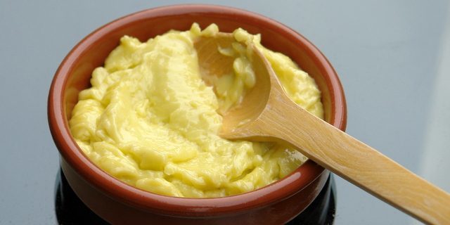 The sauce aioli c egg yolk
