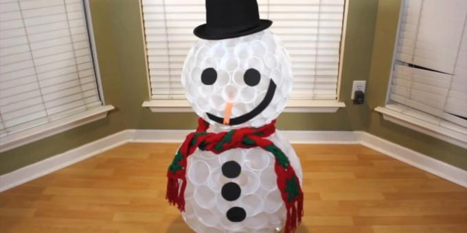 How to make a snowman with his hands out cups