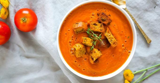 Creamy tomato soup with chicken broth