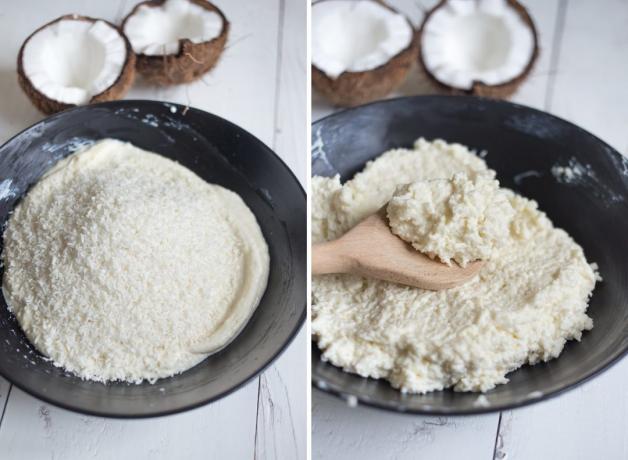 Coconut biscuits with cream cheese: mix ingredients