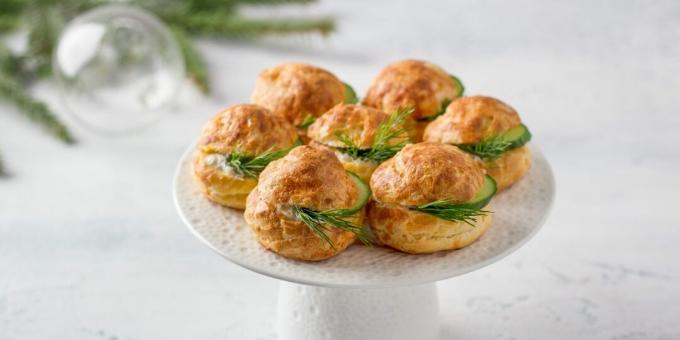 Profiteroles with cheese