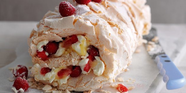 Merengovy roulade with raspberries: easy recipe
