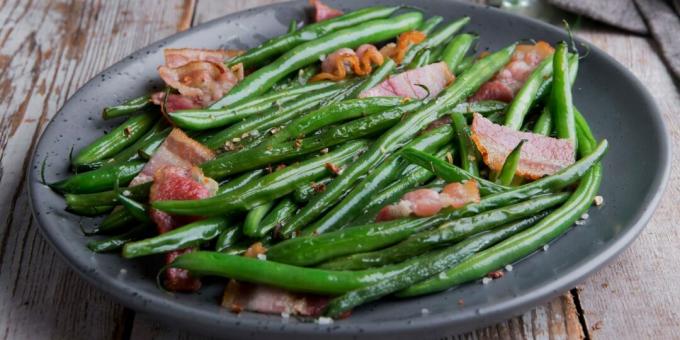 Roasted Green Beans with Bacon and Garlic